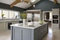 Cool farmhouse kitchen color design ideas21