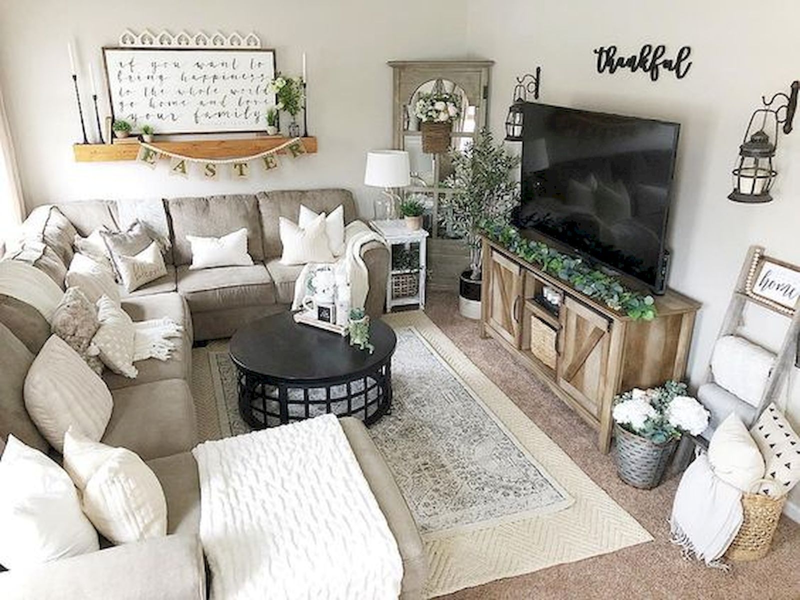 Gorgeous Living Room Wall Decor Ideas08 | ZYHOMY