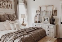 Smart bedroom decor ideas with farmhouse style05