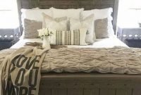 Smart bedroom decor ideas with farmhouse style07