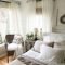 Smart bedroom decor ideas with farmhouse style36