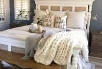 Smart bedroom decor ideas with farmhouse style37