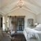 Smart bedroom decor ideas with farmhouse style38
