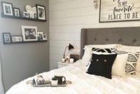 Smart bedroom decor ideas with farmhouse style41