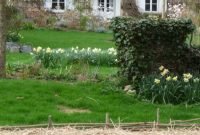 Brilliant french country garden décor ideas18