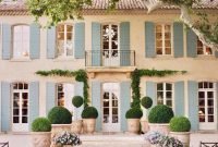 Brilliant french country garden décor ideas23
