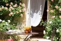 Brilliant french country garden décor ideas32