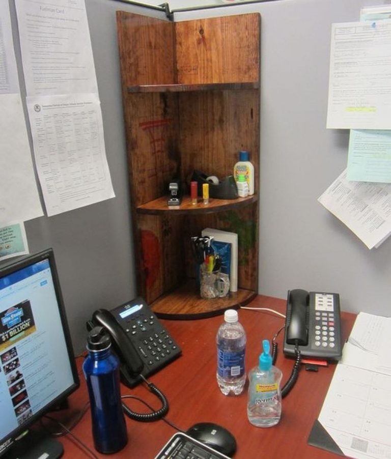 Creative Diy Cubicle Decor Ideas For Working Space 21 ZYHOMY