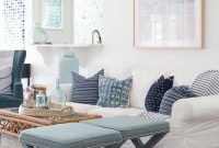 Inspiring living room ideas with beachy and coastal style31