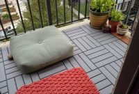 Inspiring wooden floor design ideas on balcony for your apartment 43