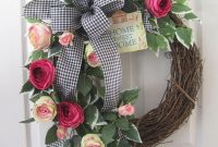 Pretty hang wreath ideas in door for summer time 11