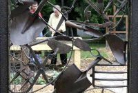Inspiring outdoor metal design ideas for garden art you must try16