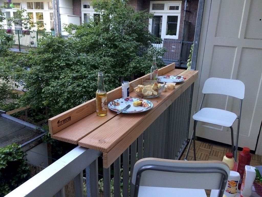 Popular small apartment balcony decor ideas for you35